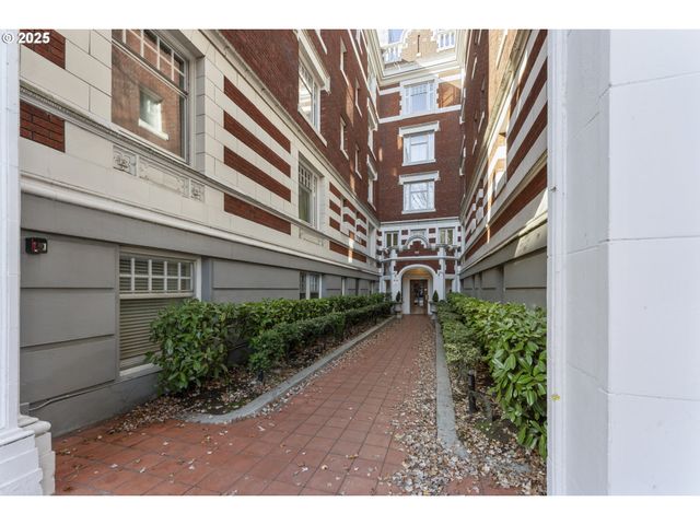 1811 Nw COUCH St 507, Portland, OR 97209