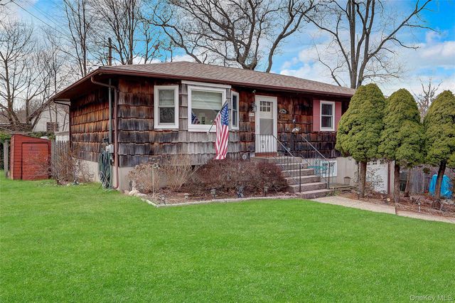 24 Milburn Road, Sound Beach, NY 11789