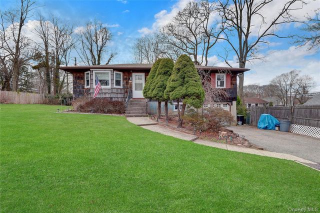 24 Milburn Road, Sound Beach, NY 11789