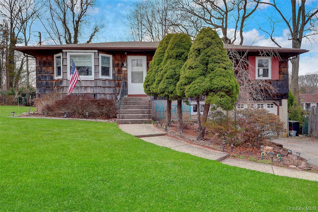 24 Milburn Road, Sound Beach, NY 11789