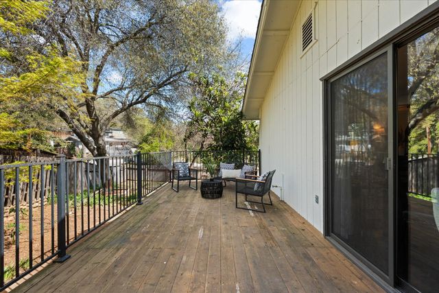12755 Shockley Ct, Auburn, CA 95603