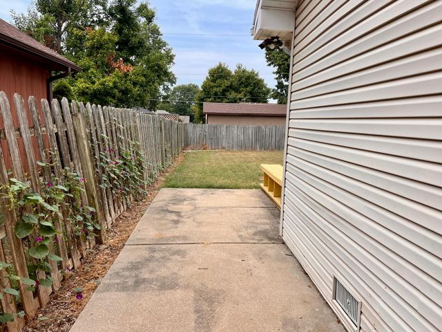 3749 N Pickwick Avenue, Springfield, MO 65803