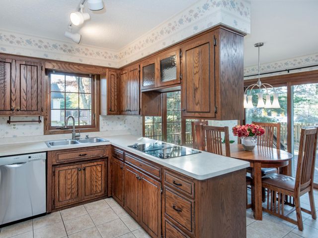 866 Cheri Lane, Mendota Heights, MN 55120