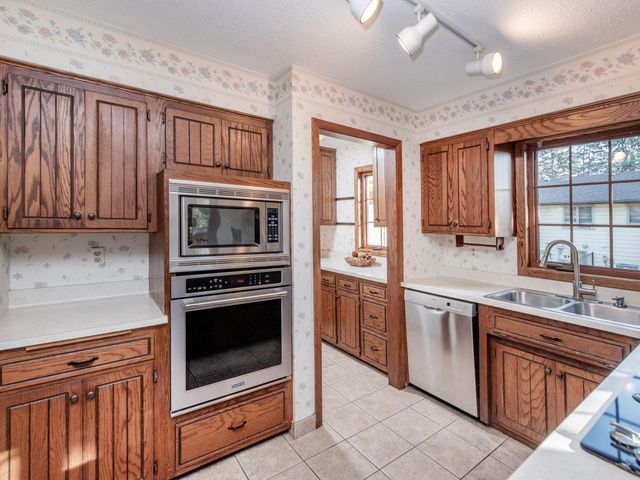 866 Cheri Lane, Mendota Heights, MN 55120