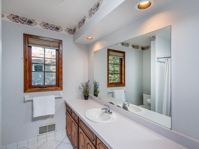 866 Cheri Lane, Mendota Heights, MN 55120