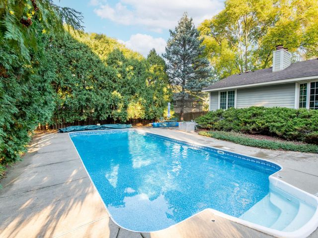 866 Cheri Lane, Mendota Heights, MN 55120