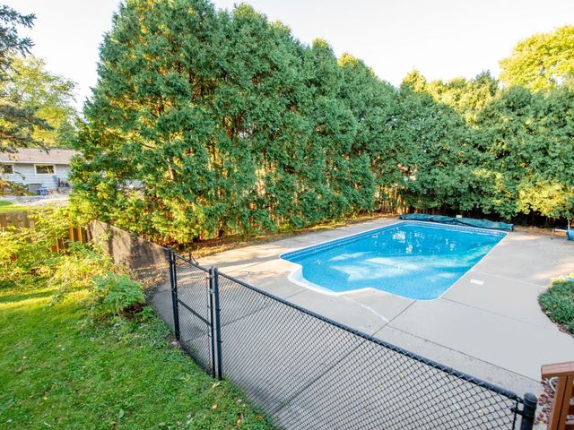 866 Cheri Lane, Mendota Heights, MN 55120