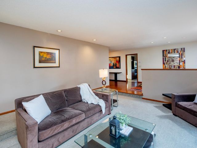 866 Cheri Lane, Mendota Heights, MN 55120