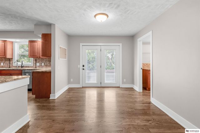 1047 Beaver Lake Boulevard, Plattsmouth, NE 68048