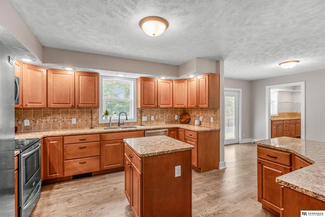 1047 Beaver Lake Boulevard, Plattsmouth, NE 68048