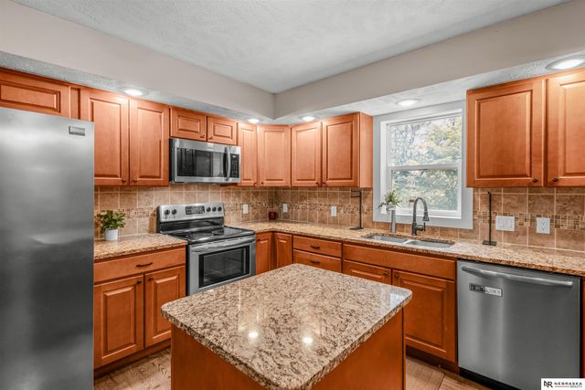 1047 Beaver Lake Boulevard, Plattsmouth, NE 68048