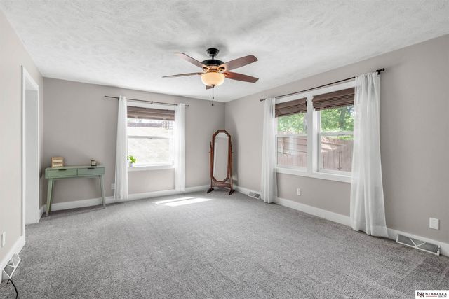 1047 Beaver Lake Boulevard, Plattsmouth, NE 68048