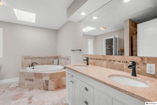 1047 Beaver Lake Boulevard, Plattsmouth, NE 68048