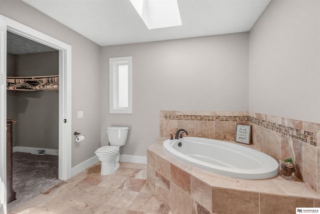 1047 Beaver Lake Boulevard, Plattsmouth, NE 68048