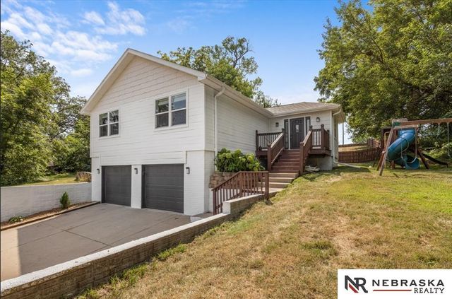 1047 Beaver Lake Boulevard, Plattsmouth, NE 68048