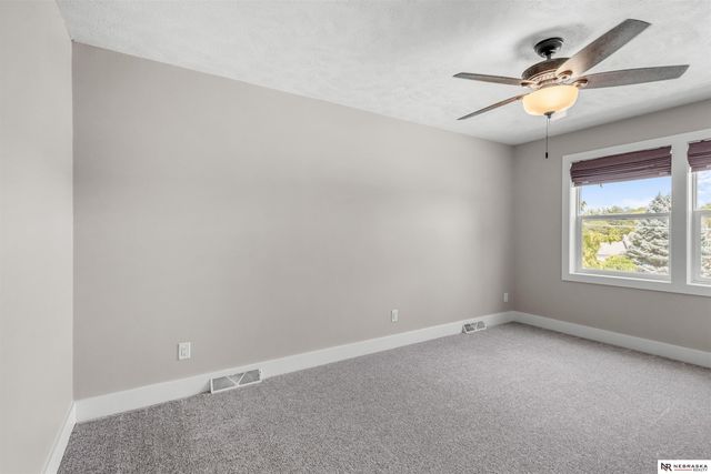 1047 Beaver Lake Boulevard, Plattsmouth, NE 68048