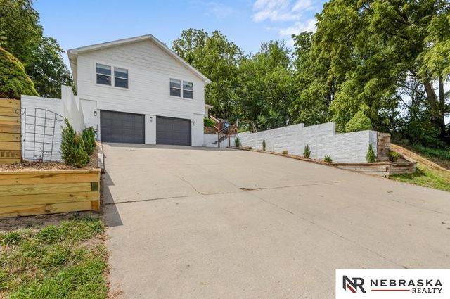 1047 Beaver Lake Boulevard, Plattsmouth, NE 68048