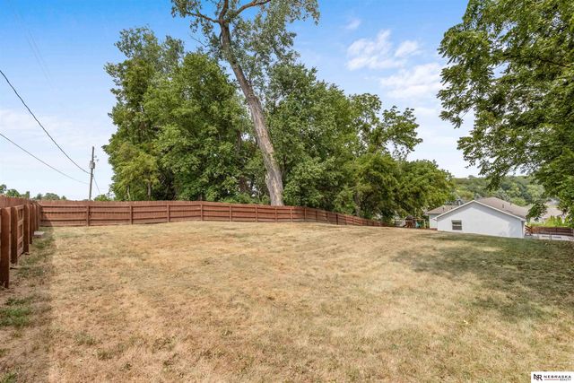 1047 Beaver Lake Boulevard, Plattsmouth, NE 68048