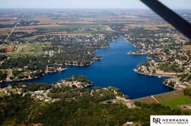1047 Beaver Lake Boulevard, Plattsmouth, NE 68048