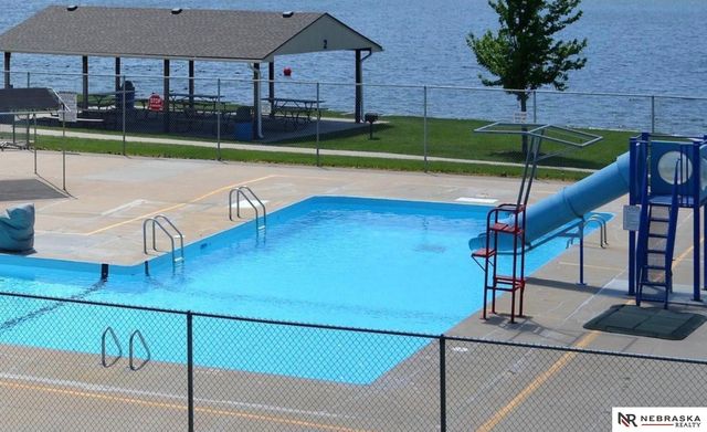 1047 Beaver Lake Boulevard, Plattsmouth, NE 68048