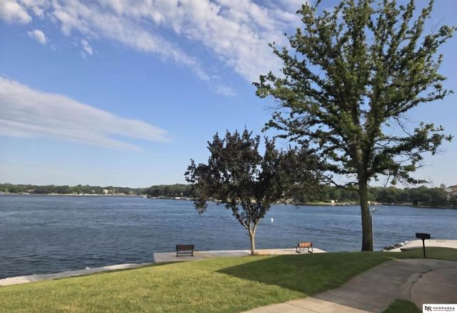 1047 Beaver Lake Boulevard, Plattsmouth, NE 68048