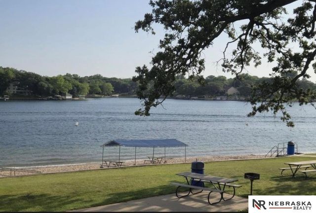 1047 Beaver Lake Boulevard, Plattsmouth, NE 68048