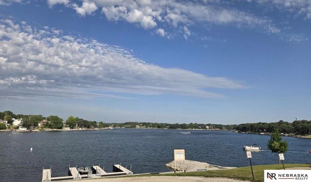 1047 Beaver Lake Boulevard, Plattsmouth, NE 68048
