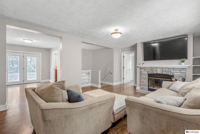 1047 Beaver Lake Boulevard, Plattsmouth, NE 68048
