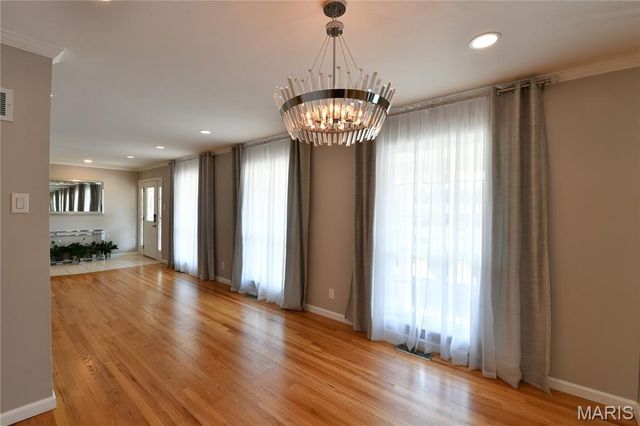 965 Orchard Lakes Drive, St Louis, MO 63146