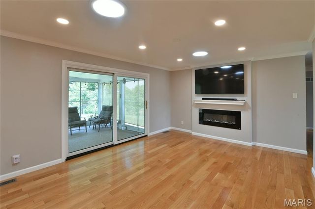 965 Orchard Lakes Drive, St Louis, MO 63146