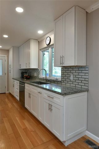 965 Orchard Lakes Drive, St Louis, MO 63146