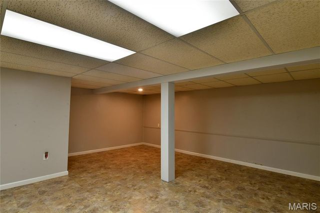 965 Orchard Lakes Drive, St Louis, MO 63146