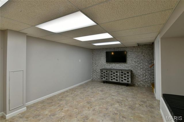 965 Orchard Lakes Drive, St Louis, MO 63146