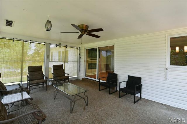 965 Orchard Lakes Drive, St Louis, MO 63146