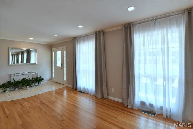 965 Orchard Lakes Drive, St Louis, MO 63146