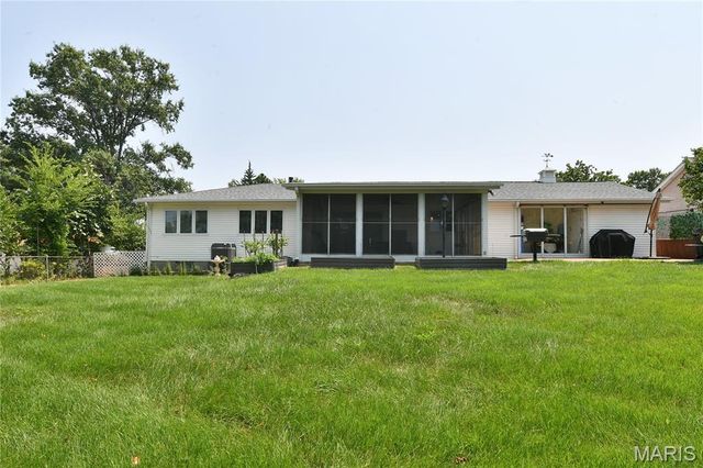 965 Orchard Lakes Drive, St Louis, MO 63146