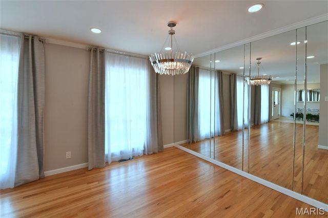 965 Orchard Lakes Drive, St Louis, MO 63146