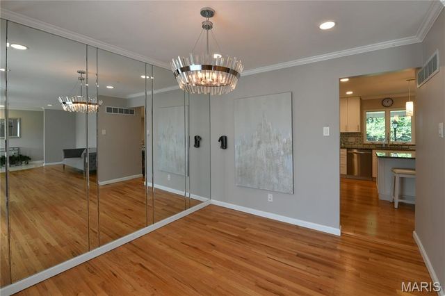 965 Orchard Lakes Drive, St Louis, MO 63146