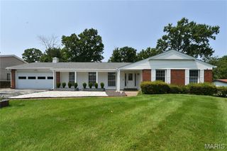 965 Orchard Lakes Drive, St Louis, MO 63146
