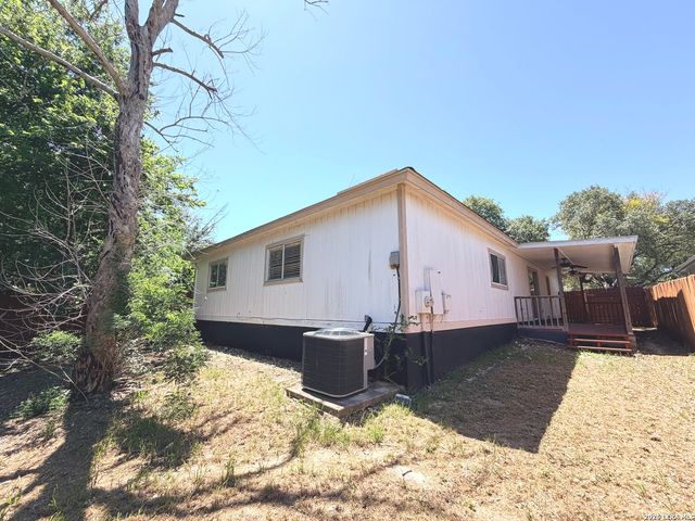 7423 CORIAN PARK DR, San Antonio, TX 78249