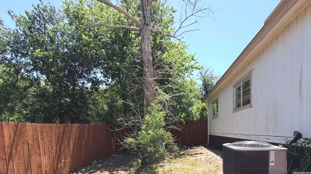 7423 CORIAN PARK DR, San Antonio, TX 78249