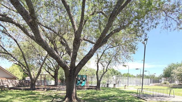 7423 CORIAN PARK DR, San Antonio, TX 78249