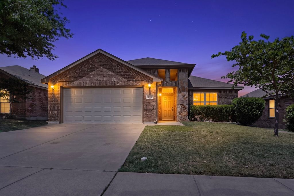 416 Prescott Lane, Fort Worth, TX 76036