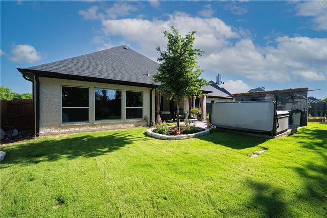 1024 Whisper Willows Drive, Fort Worth, TX 76052