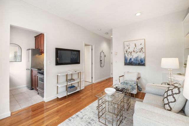 17 Follen St 3F, Boston, MA 02116