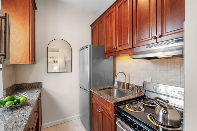 17 Follen St 3F, Boston, MA 02116