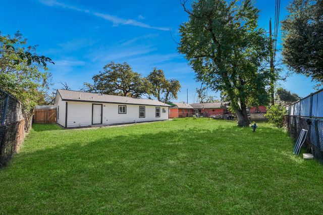 10507 Royal Oaks Drive, Houston, TX 77016