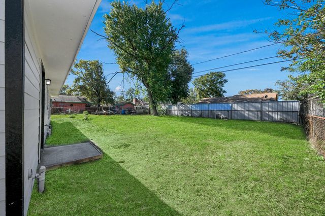 10507 Royal Oaks Drive, Houston, TX 77016