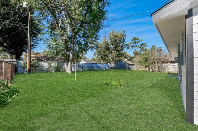 10507 Royal Oaks Drive, Houston, TX 77016