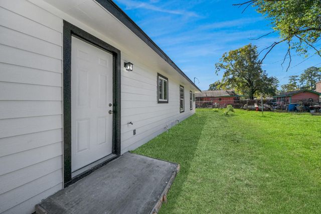 10507 Royal Oaks Drive, Houston, TX 77016